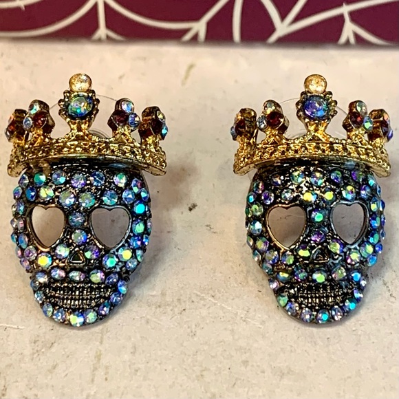 Betsey Johnson Skull Post Earrings Blue Rhinestone Gold Crown Halloween - Picture 1 of 10